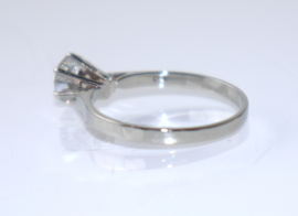 Vintage witgouden solitairring met grote diamant