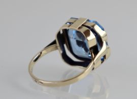 Vintage gouden cocktailring met grote facetgeslepen aquamarijn
