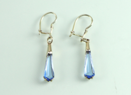 Antieke gouden oorbellen met blauwe steen