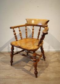 Antieke Engelse captainchair, 19e  eeuw.