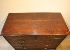 Antieke Engelse commode, 18e eeuw