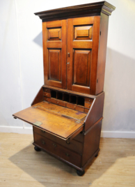 Antieke Engelse secretaire met boekenopstand, 18e eeuw.