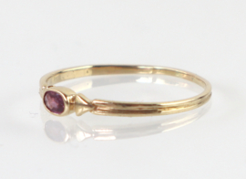 Antieke gouden ring met robijn