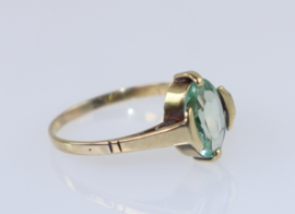 Bijzondere vintage gouden ring met annagroen-glas