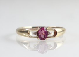 Gouden ring met roze saffier en diamant