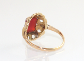 Antieke gouden opengewerkte ring met carneool
