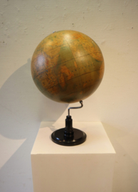 Antieke globe, ca 1935