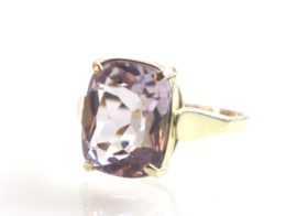 Vintage gouden ring met violette spinel, jaren ‘30/’40.