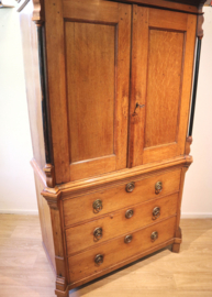 Antiek luierkabinet