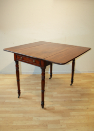 Antieke Pembroketafel