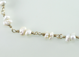 Gouden armbandje gekettelde parels