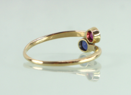 Antieke gouden Toi et Moi ring met saffier en robijn