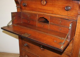 Antieke chiffonière met bureaugedeelte