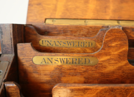 Antieke Engelse brievenkast