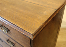 Antieke Engelse commode, 18e eeuw