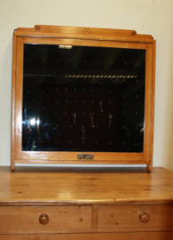 Art Deco hangvitrinekast