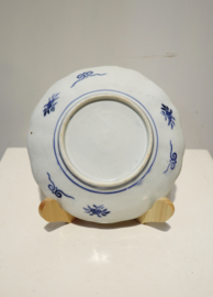 Drie antieke Imari porseleinen borden