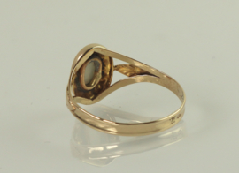 Antieke gouden ring met opaal en zaadparels, jaren ‘20/’30