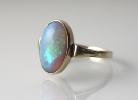 Vintage gouden ring met uitzonderlijk mooie opaal