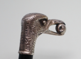 Antieke wandelstok met handvat vogel