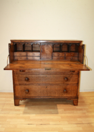 Antieke Engelse commode met schrijfcompartiment