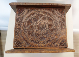 Antiek kerfsnede stoofje, 1866