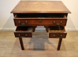Antiek Engels wandtafeltje, lowboy 18e eeuw