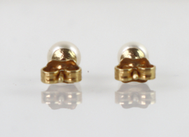 Oorknoppen 18 karaat goud met bouton parel