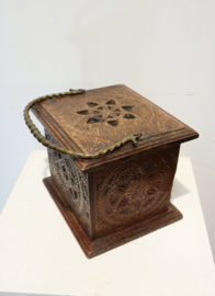 Antiek kerfsnede stoofje, 1866