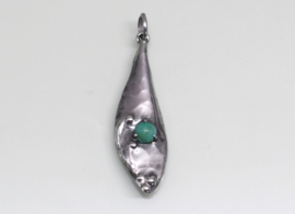 Gehamerde zilveren hanger chrysopaas Amsterdamse School ca. 1925