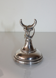 Set antieke zilveren ringenstandaards, 19e eeuw.