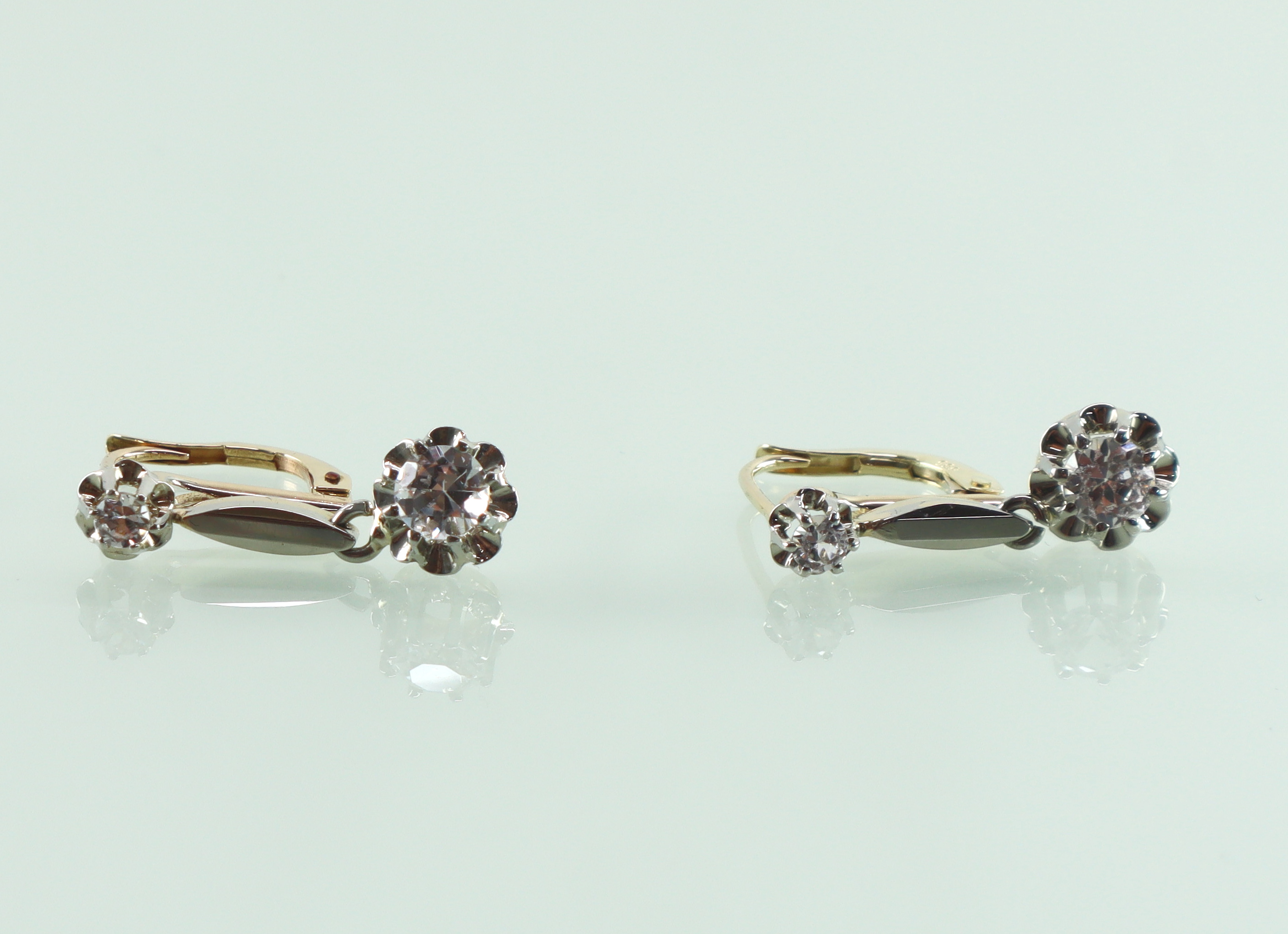Antieke gouden oorbellen natuurlijke spinel