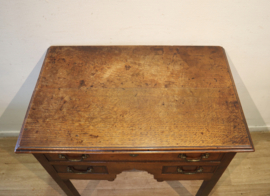 Antiek Engels wandtafeltje, lowboy 18e eeuw