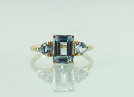 Gouden ring 18 karaat met blauwe topaas