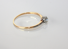 Antieke gouden solitairring met oudslijpsel diamant