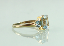 Gouden ring 18 karaat met blauwe topaas
