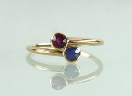 Antieke gouden Toi et Moi ring met saffier en robijn