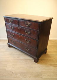 Antieke Engelse commode, 18e eeuw