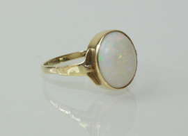 Nederlandse vintage gouden ring met grote opaal