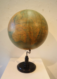 Antieke globe, ca 1935