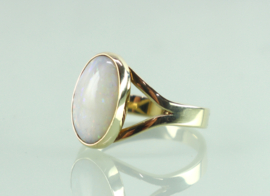 Vintage gouden ring met opaal