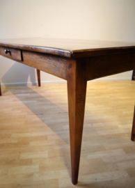 Antieke Franse tafel