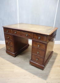 Antiek Engels bureau met lederen blad