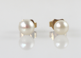 Oorknoppen 18 karaat goud met bouton parel