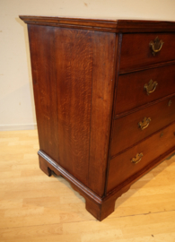 Antieke Engelse commode, 18e eeuw