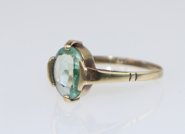 Bijzondere vintage gouden ring met annagroen-glas