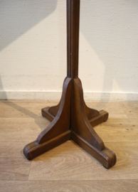 Antieke houten muziekstandaard