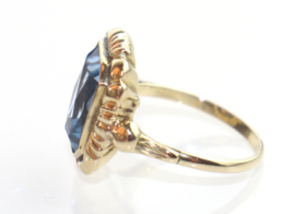 Vintage gouden ring met blauwe spinel