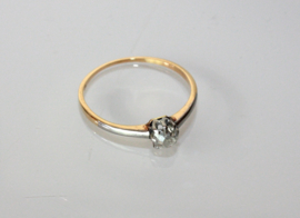 Antieke gouden solitairring met oudslijpsel diamant