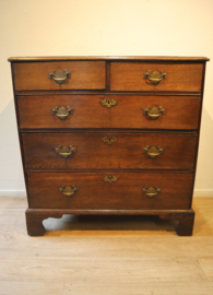 Antieke Engelse commode, 18e eeuw